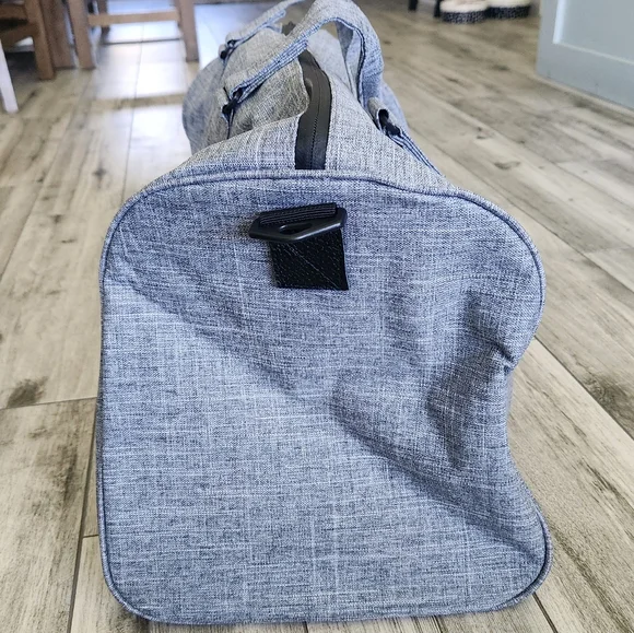 Herschel Supply Co. Novel Duffel Bag Grey Travel Gym Weekend Over Night - Picture 2 of 11